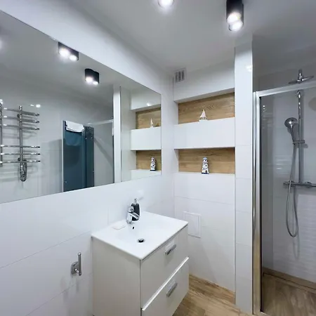 Economy W Porcie By Ms Pro *